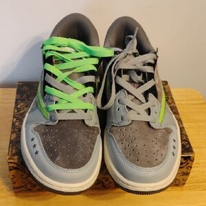 New Nike Mens Sneakers in Gray and Green